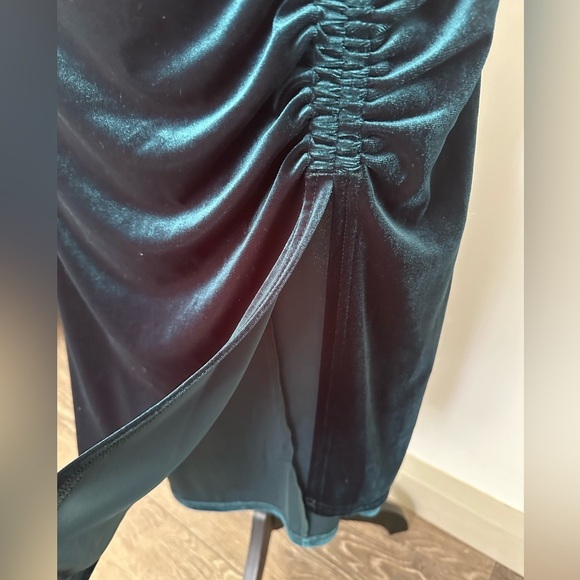 Laundry by Shelli Segal Green Velvet Midi Skirt Womens M NWOT - Picture 2 of 6